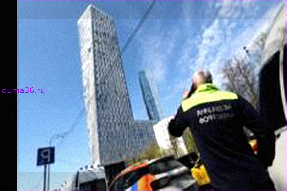 Украинский беспилотник ударил по элитной московской высотке накануне Дня Победы