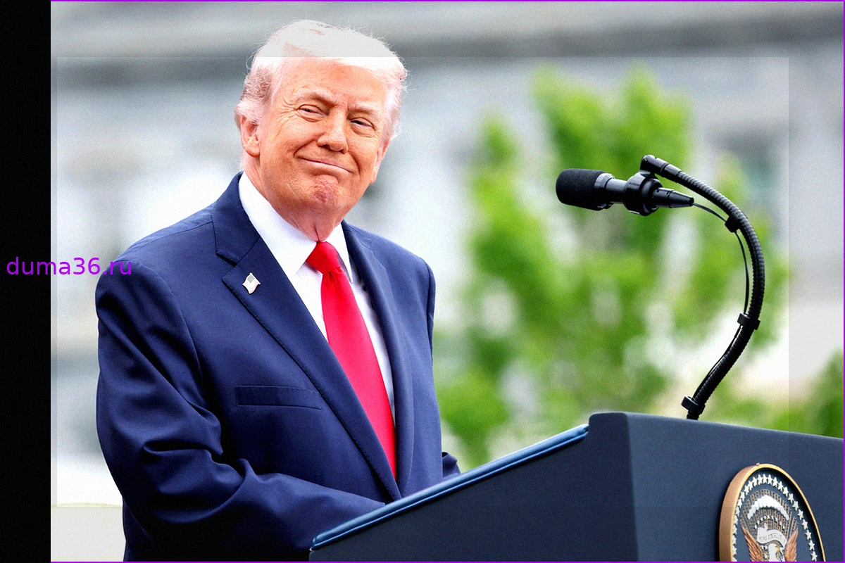 Экс-главе ФБР предъявили обвинения в угрозах Трампу