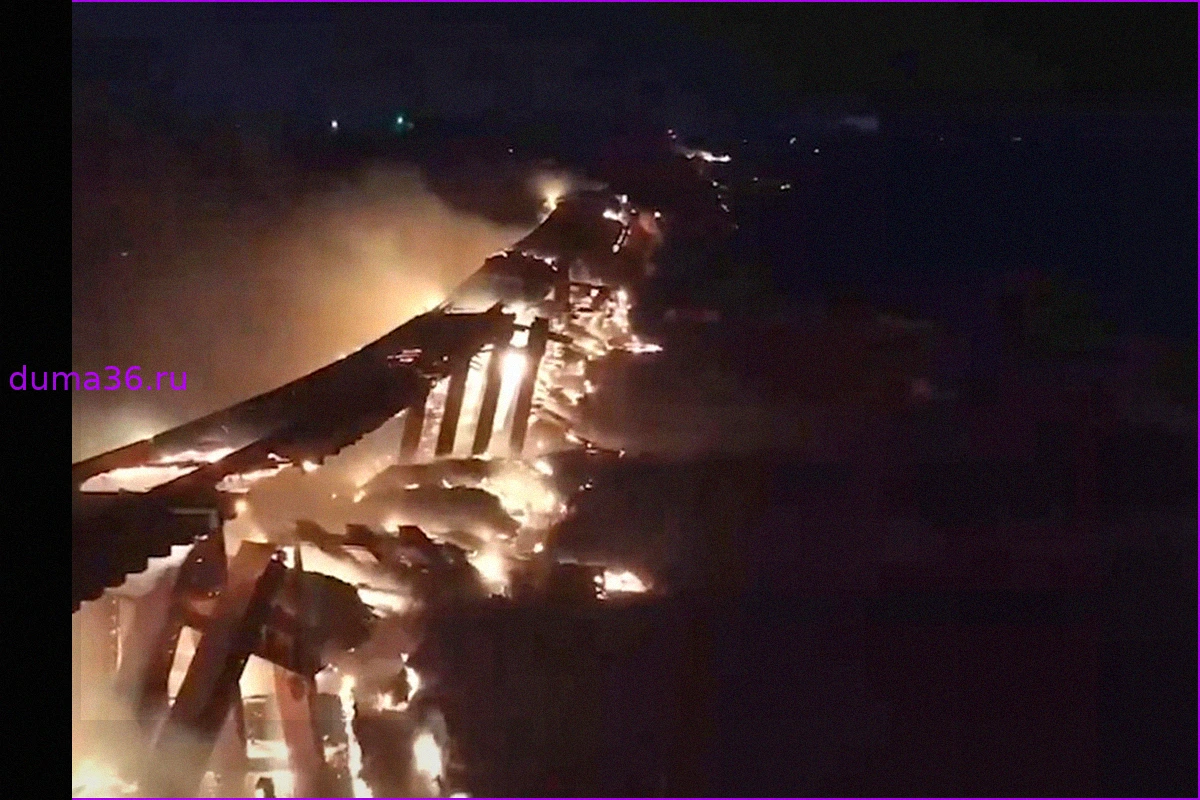 Лесной пожар уничтожил исторический железнодорожный мост в Техасе. Видео