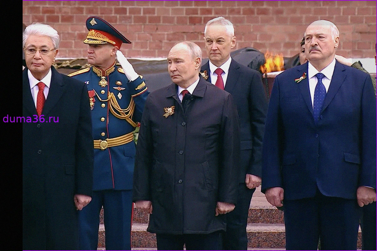 Владимир Путин и главы делегаций возложили цветы к Могиле Неизвестного Солдата